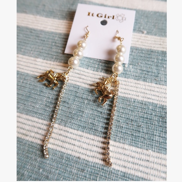 NWT Unicorn Pearl Dangle Earrings Gold 🦄 - Picture 5 of 8
